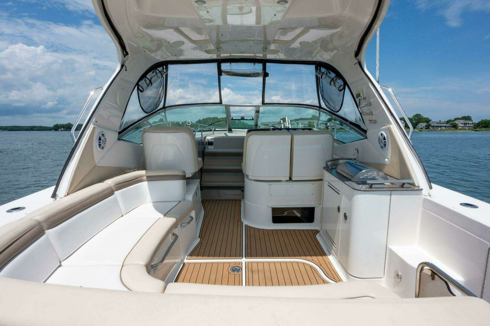 2013 Sea Ray 370 Sundancer - Image 10