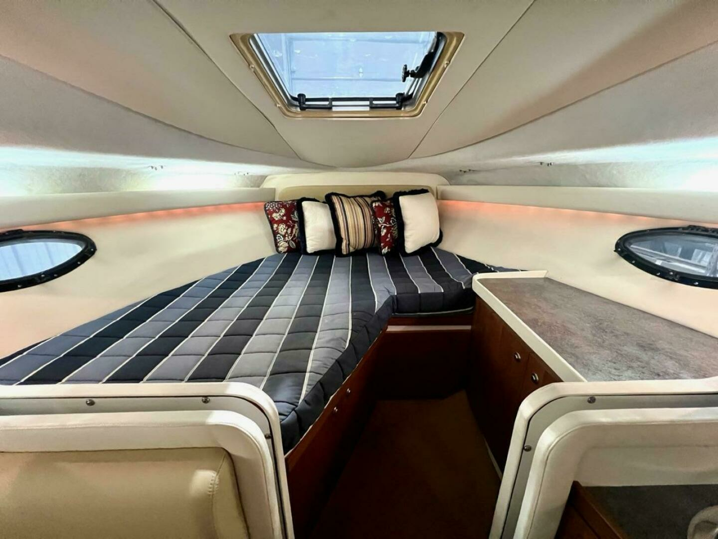 1988 Tiara Sport 310 Sport Cruiser - Image 14