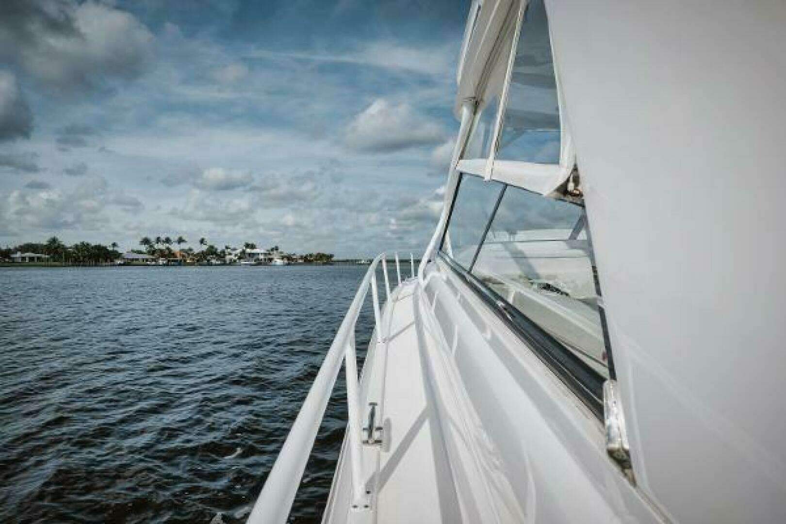 2018 Intrepid 475 Sport Yacht - Image 16