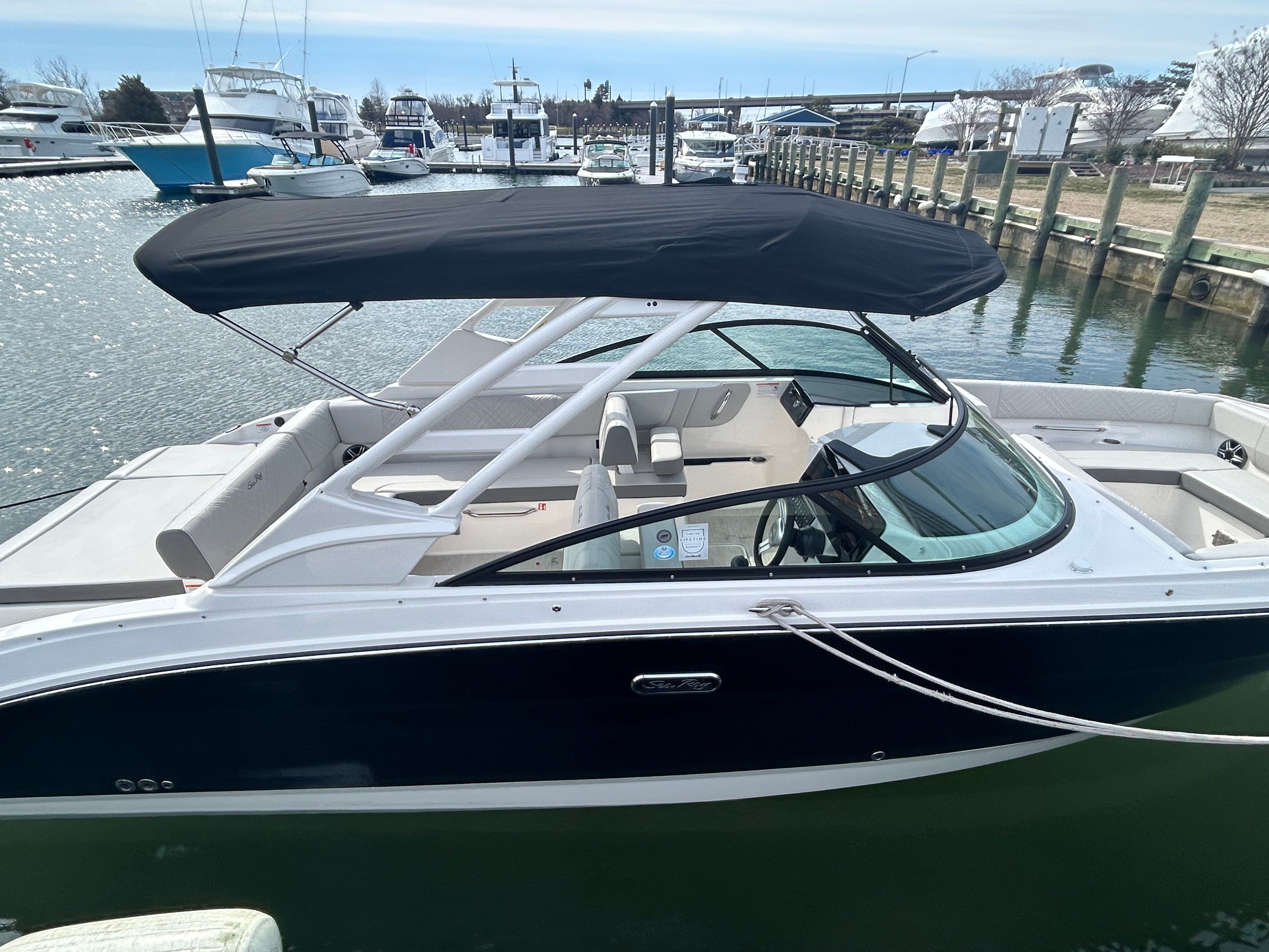 2026 Sea Ray SDX 270 Outboard - 9