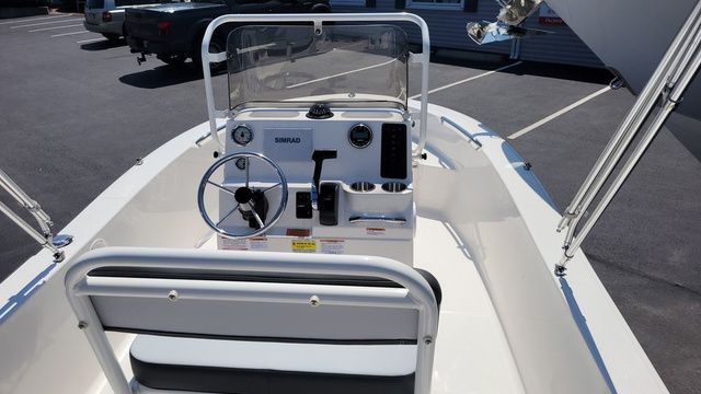 2025 Robalo R160 Center Console - 5
