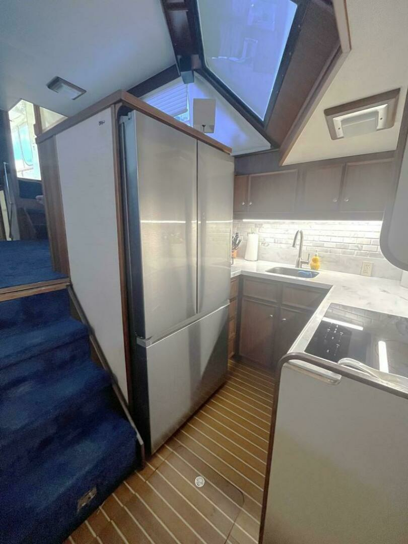 1981 Hatteras 48 Motoryacht - Image 11