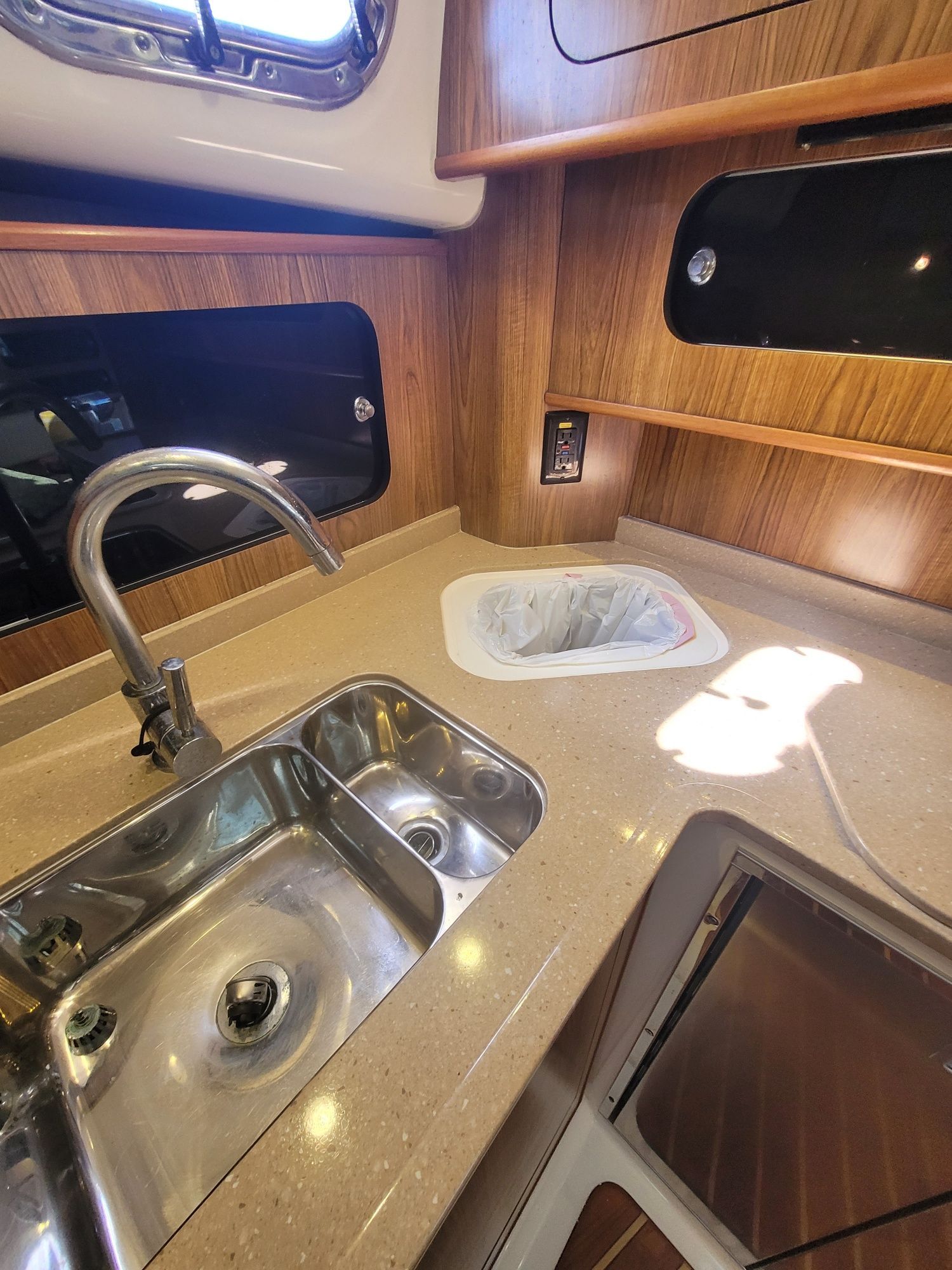2009 Pursuit OS 375 Offshore - 8