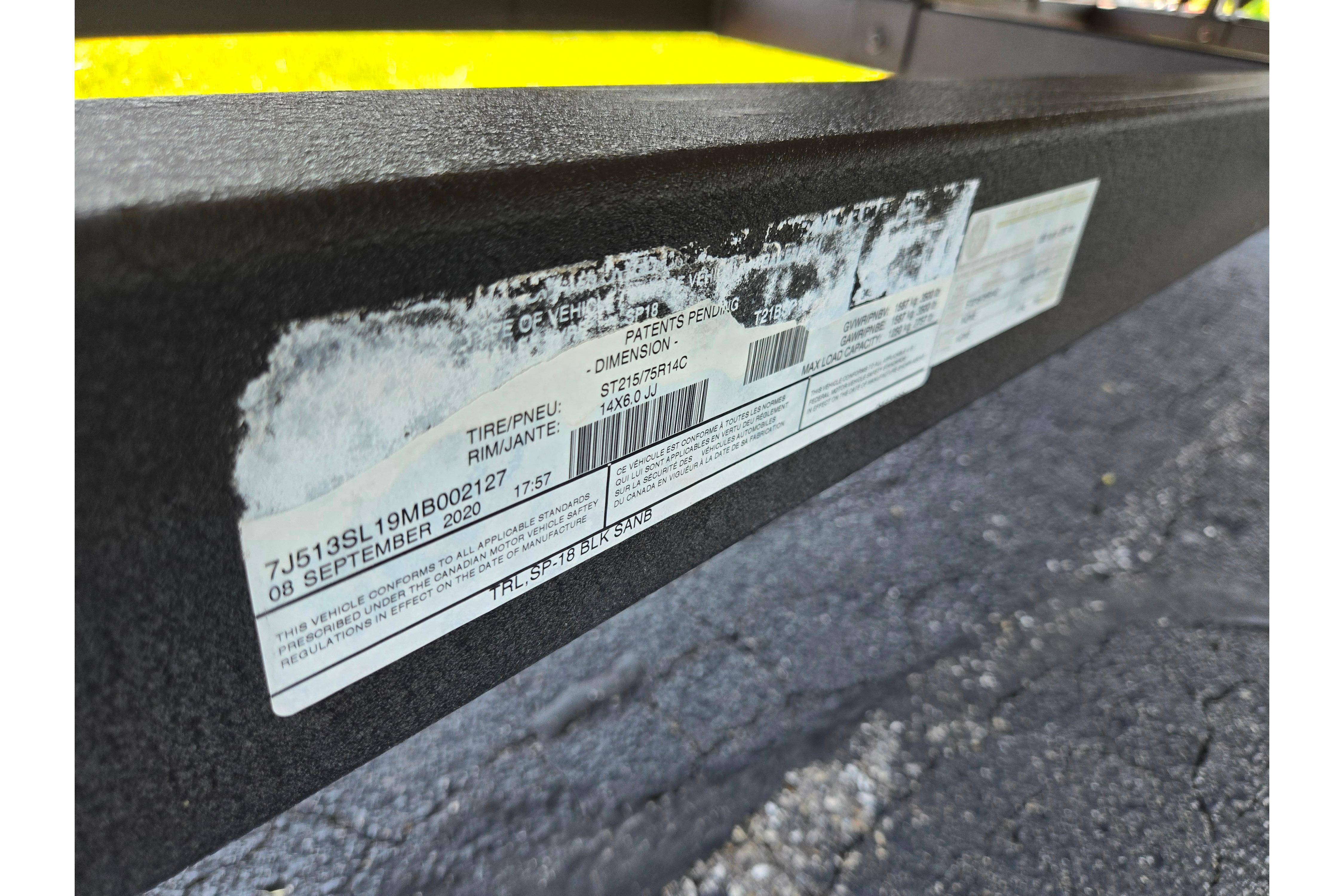 Close-up of a 2014 Sun Tracker Party Barge 20 DLX trailer label.