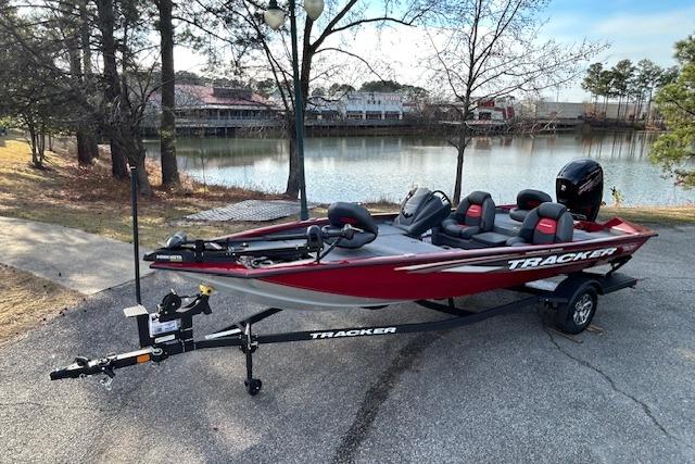 2025 Tracker Pro Team 190