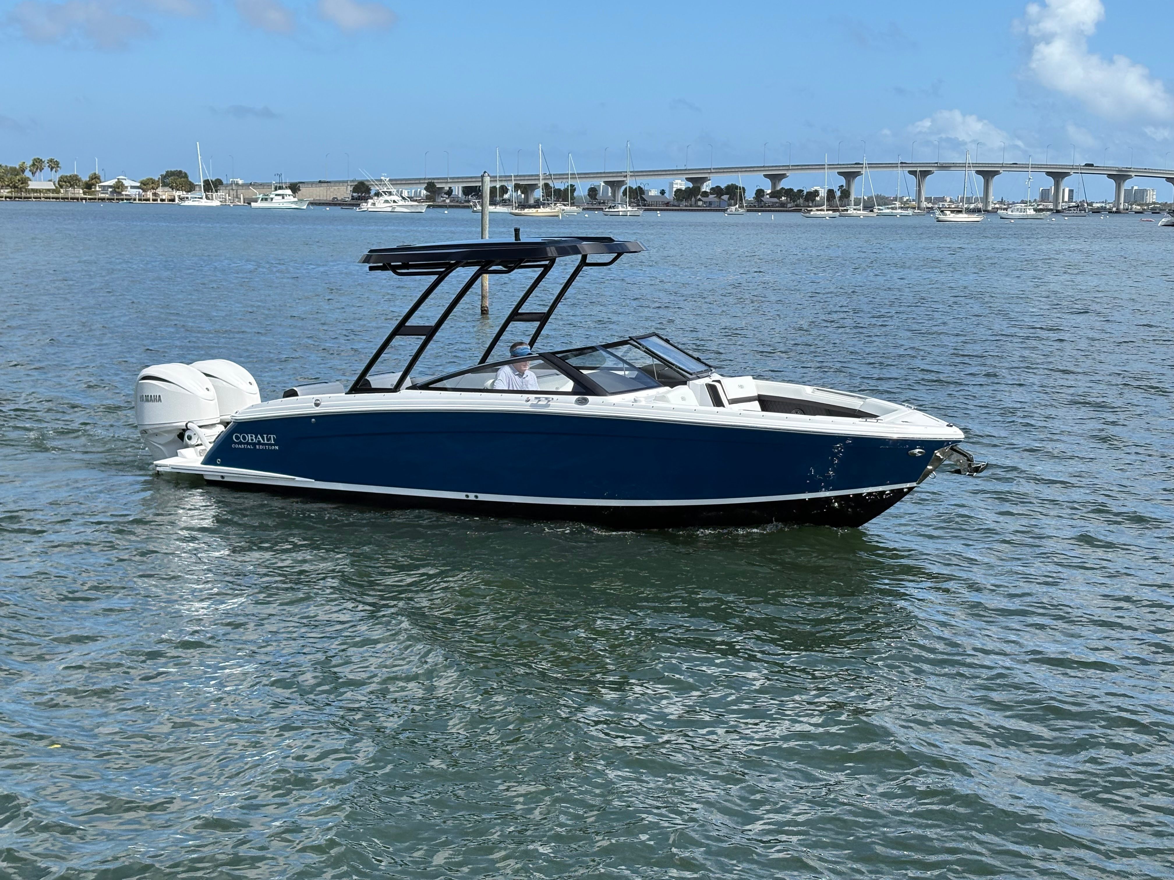 2026 Cobalt R8 Outboard