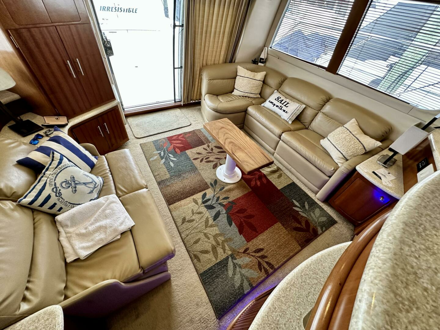 1999 Carver 450 Pilothouse - Image 32