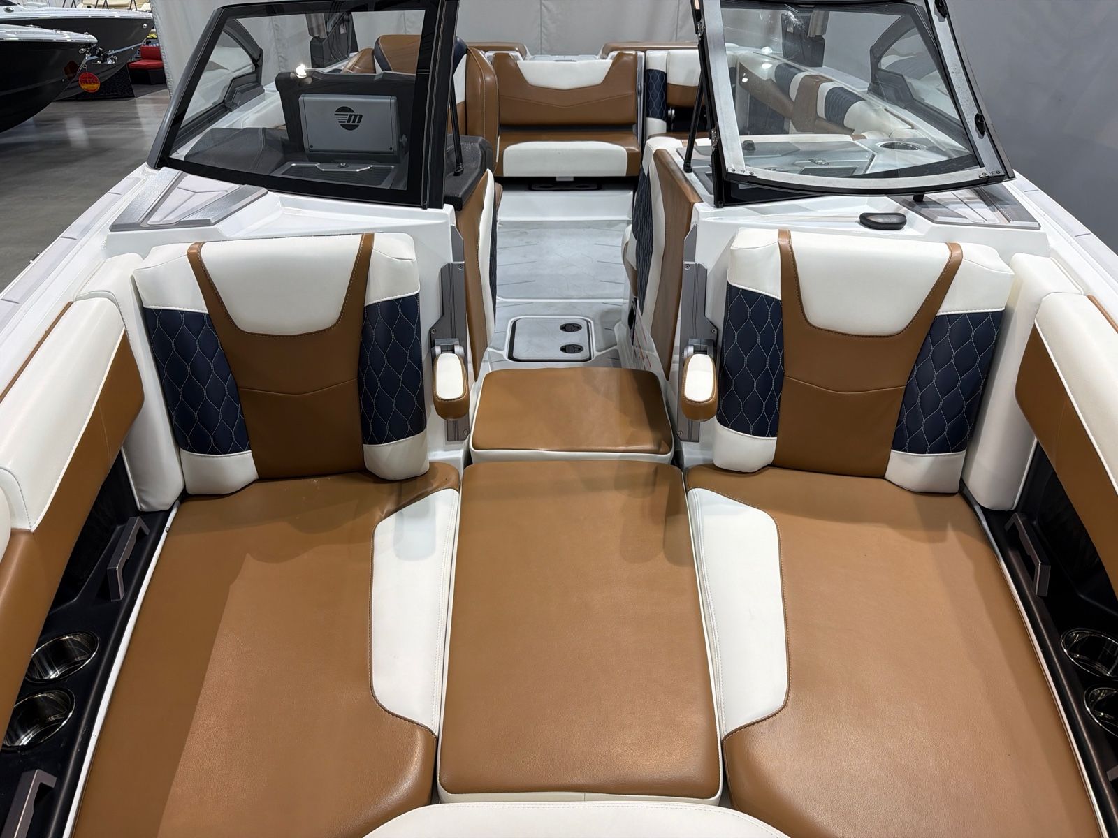 2023 Malibu M220 - 10