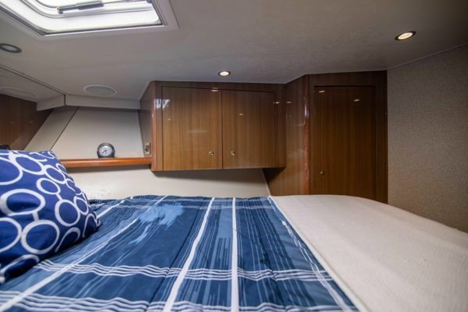 2007 Viking 52 Convertible - Image 25