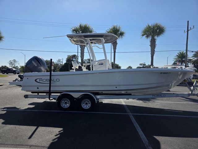 2023 Robalo 246 Cayman - 4