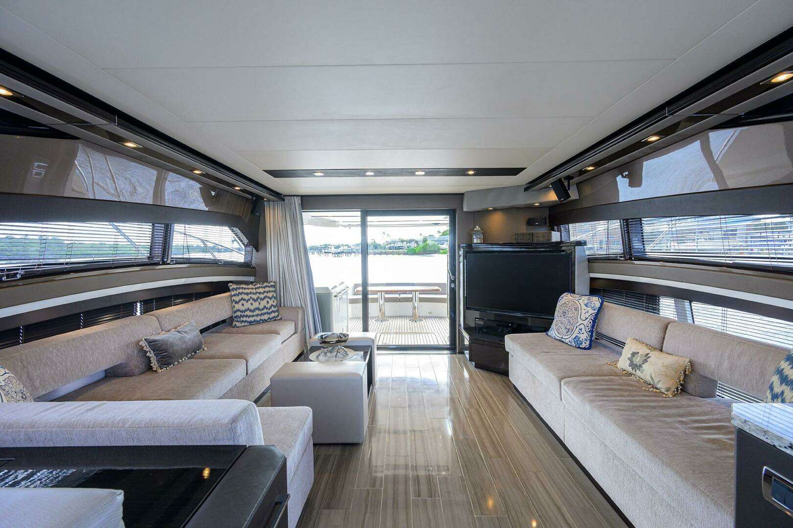 2016 Marquis 660 Sport Yacht - Image 4