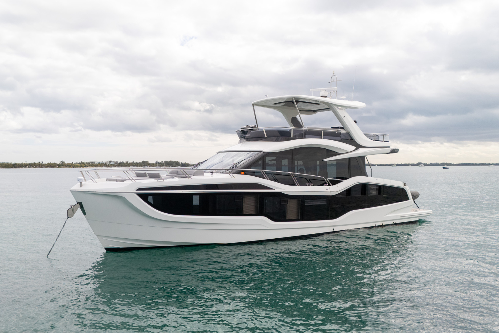 2025 Galeon 560 FLY - Image 8