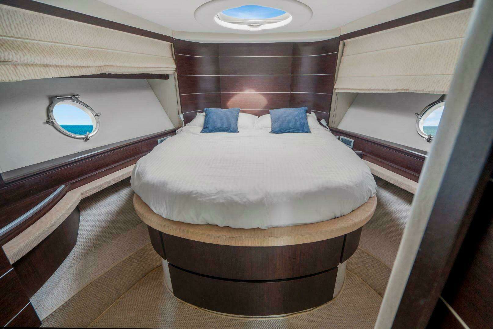 2007 Azimut 68S - Image 44