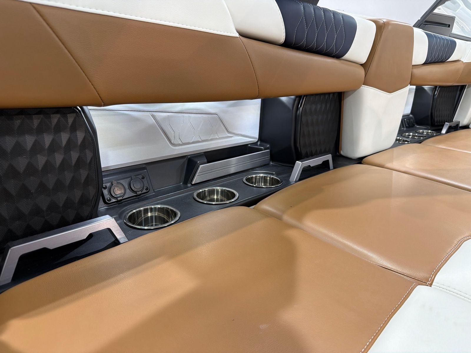2023 Malibu M220 - 15