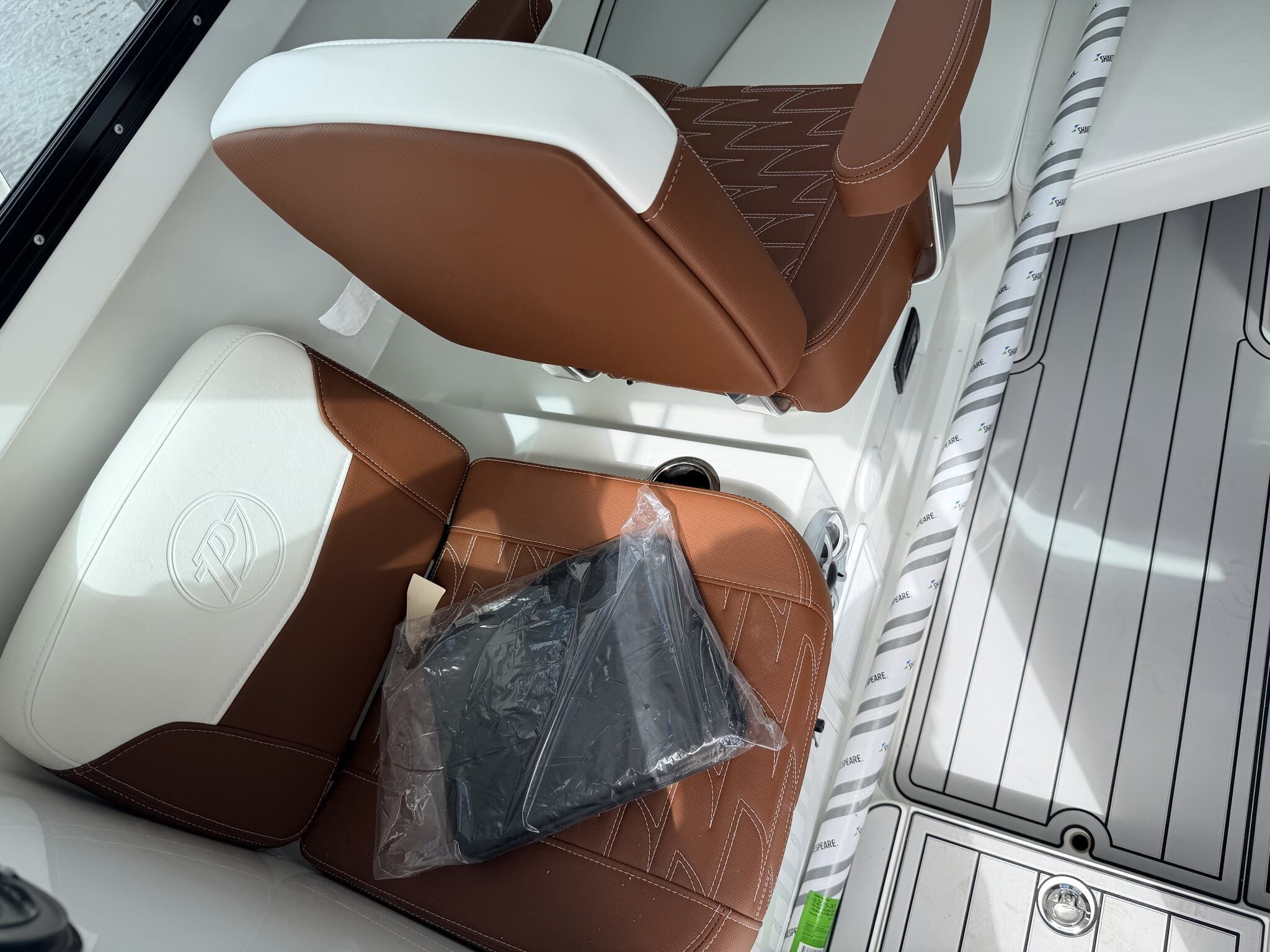 2026 Parker 227 Explorer WITH AC AND SEAKEEPER RIDE - 11