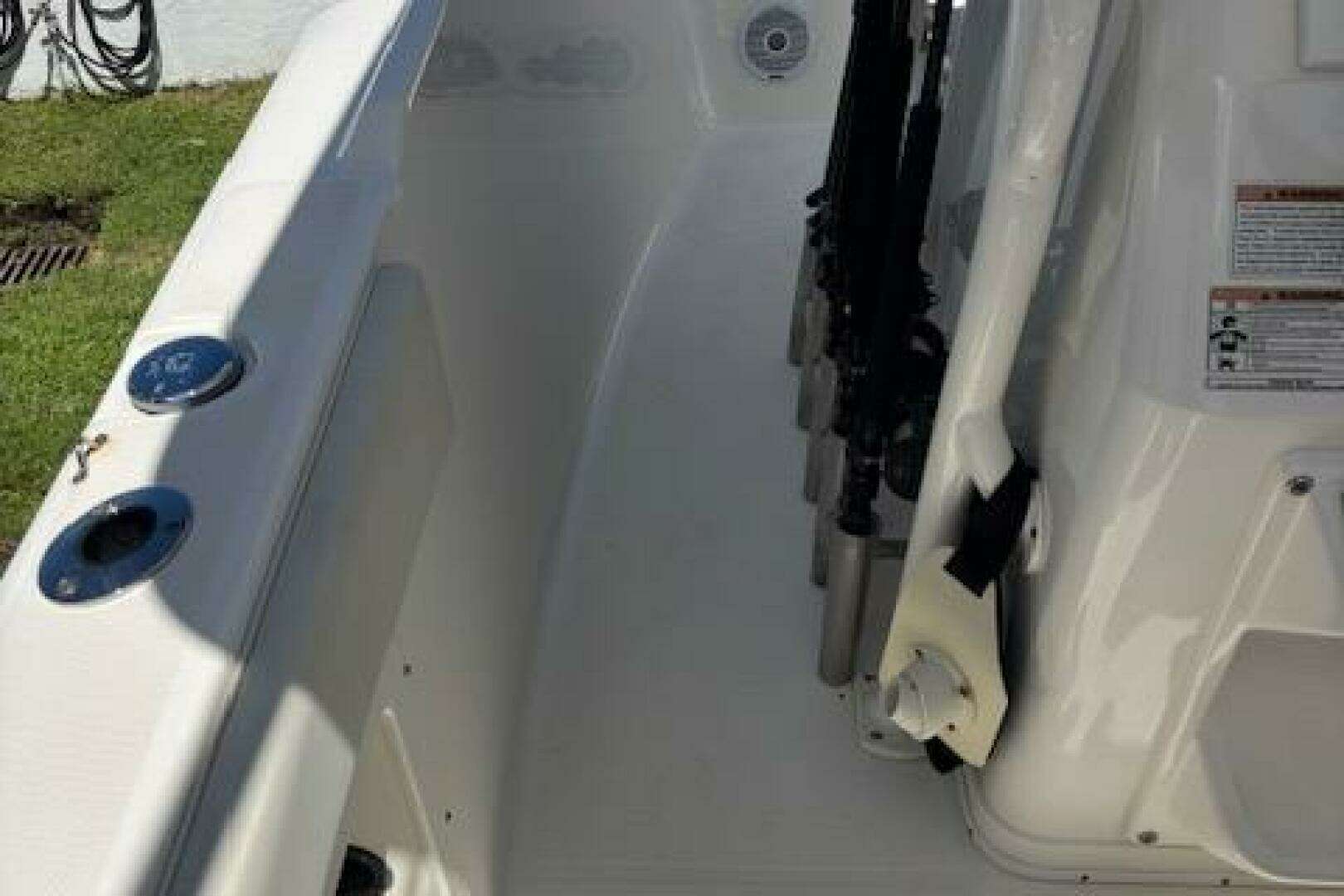 2018 Century 2600 Center Console - Image 34