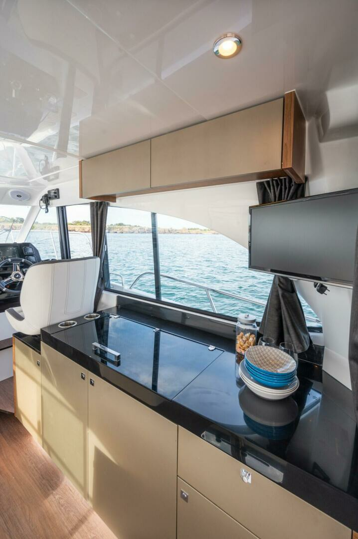 2025 Beneteau Antares 11 Fly - Image 13