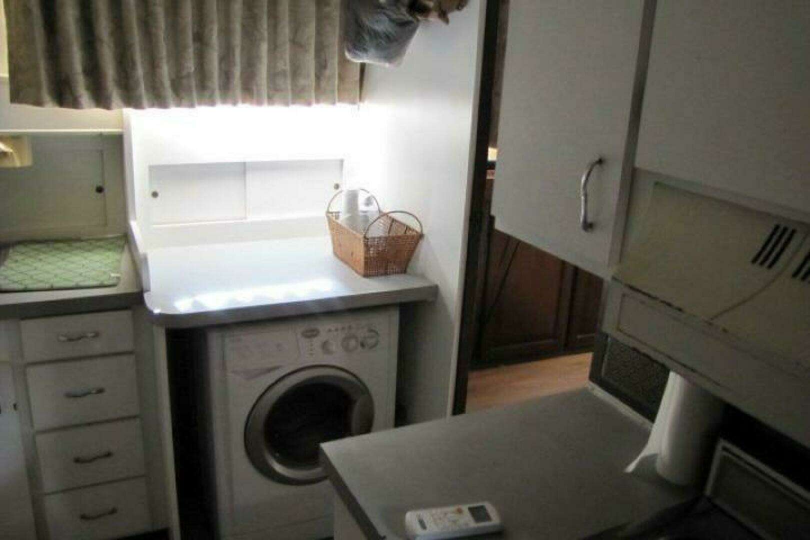 1973 Chris-Craft 55 Commander - Image 28