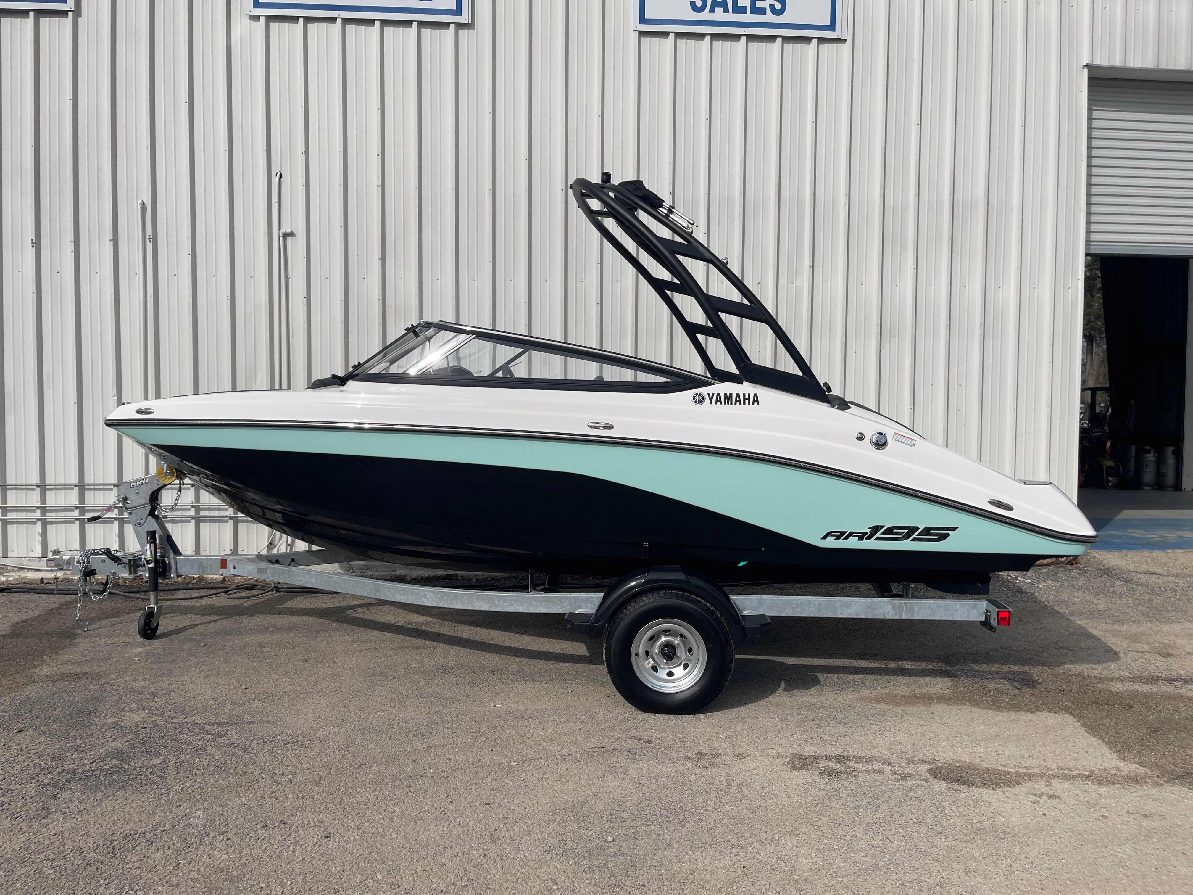 2026 Yamaha Boats AR195