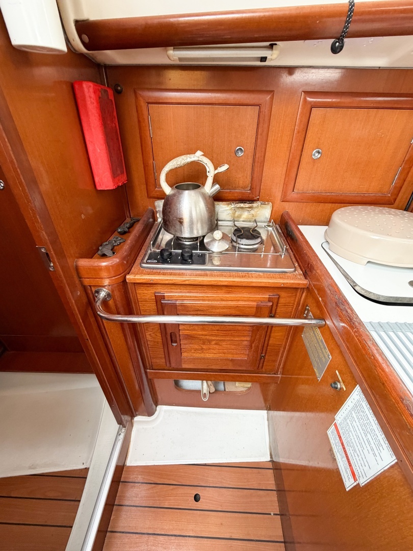 2007 Beneteau 323 - Image 21