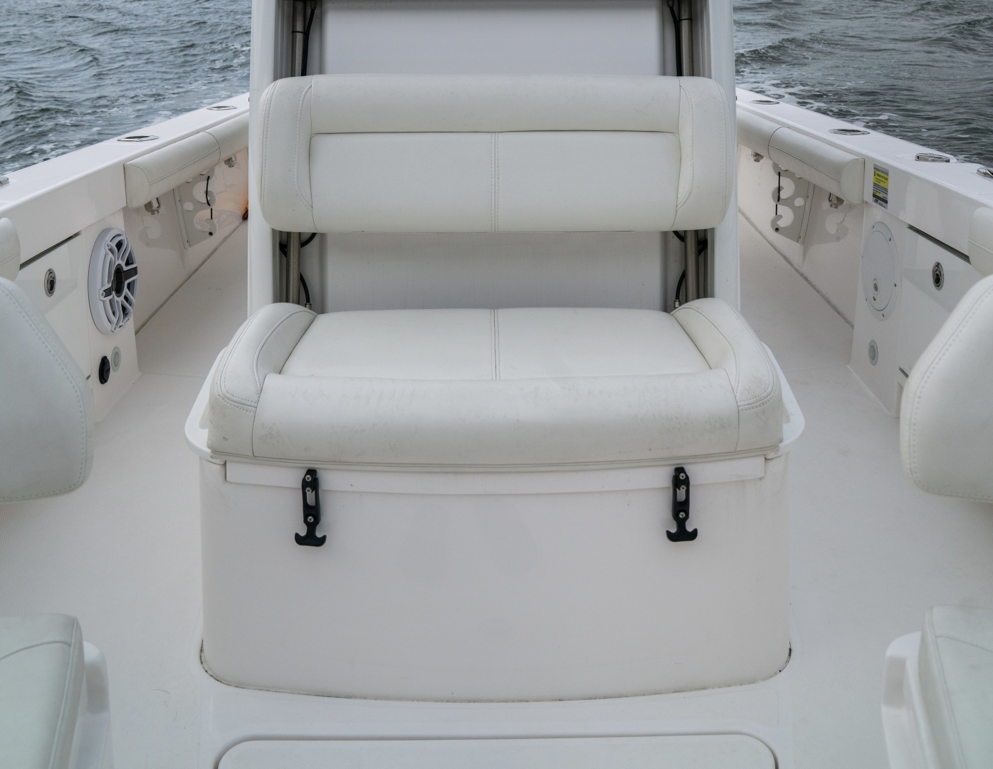 2020 Everglades 253CC - Image 10