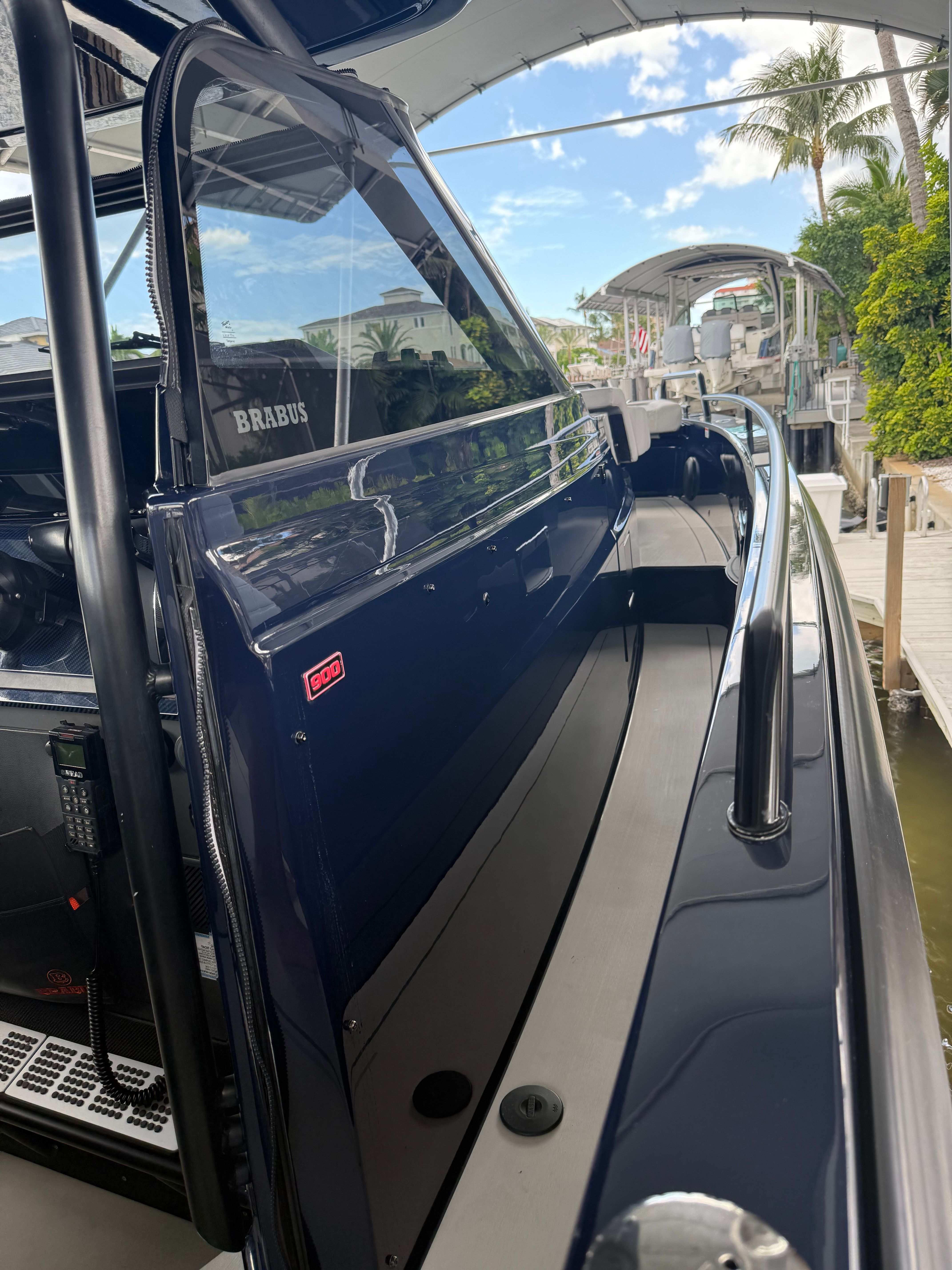 2023 Axopar Brabus Shadow 900 Sun-Top - 14