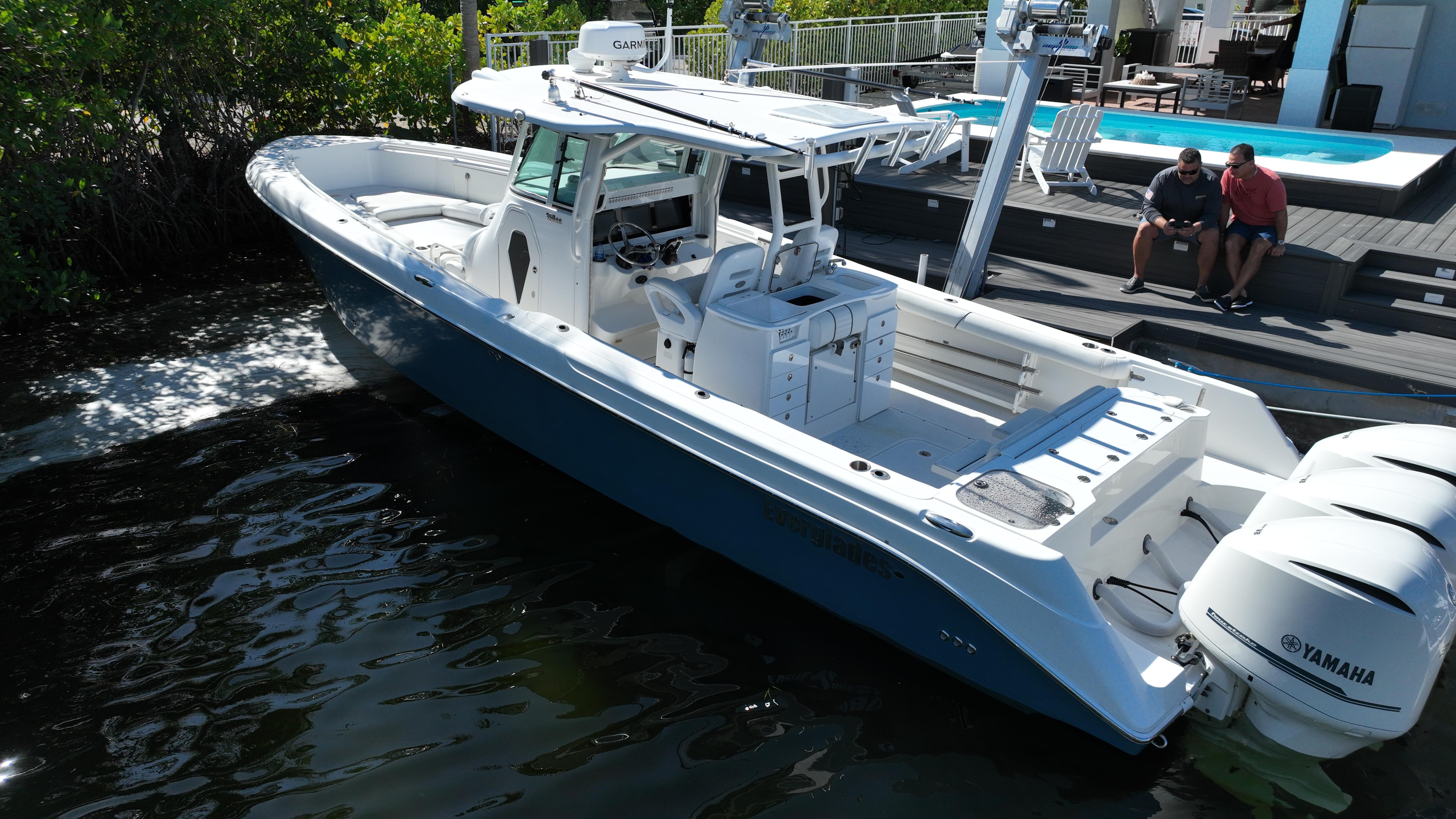 2009 Everglades 350 Center Console