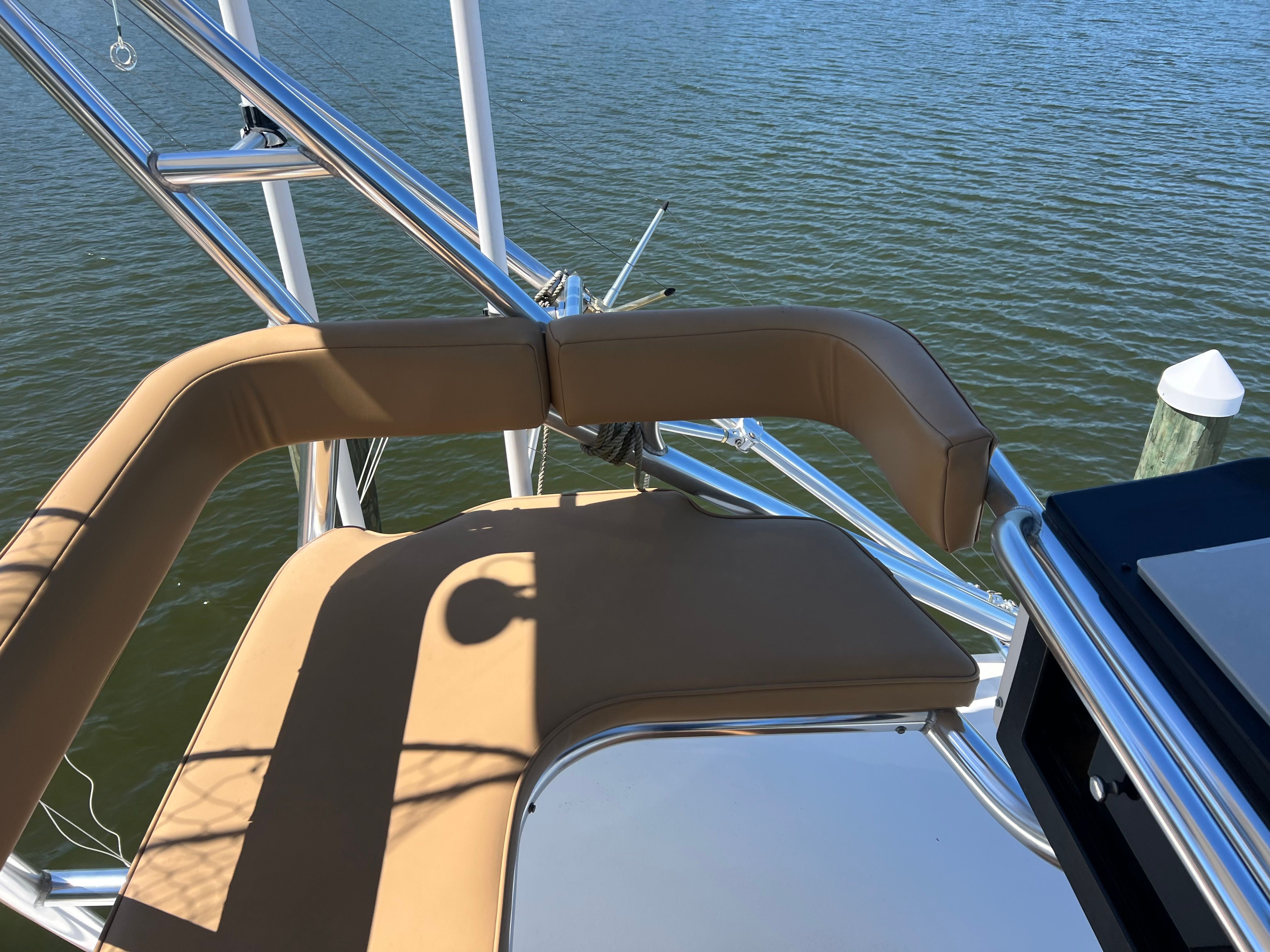 2004 Rampage 38 Express - 32