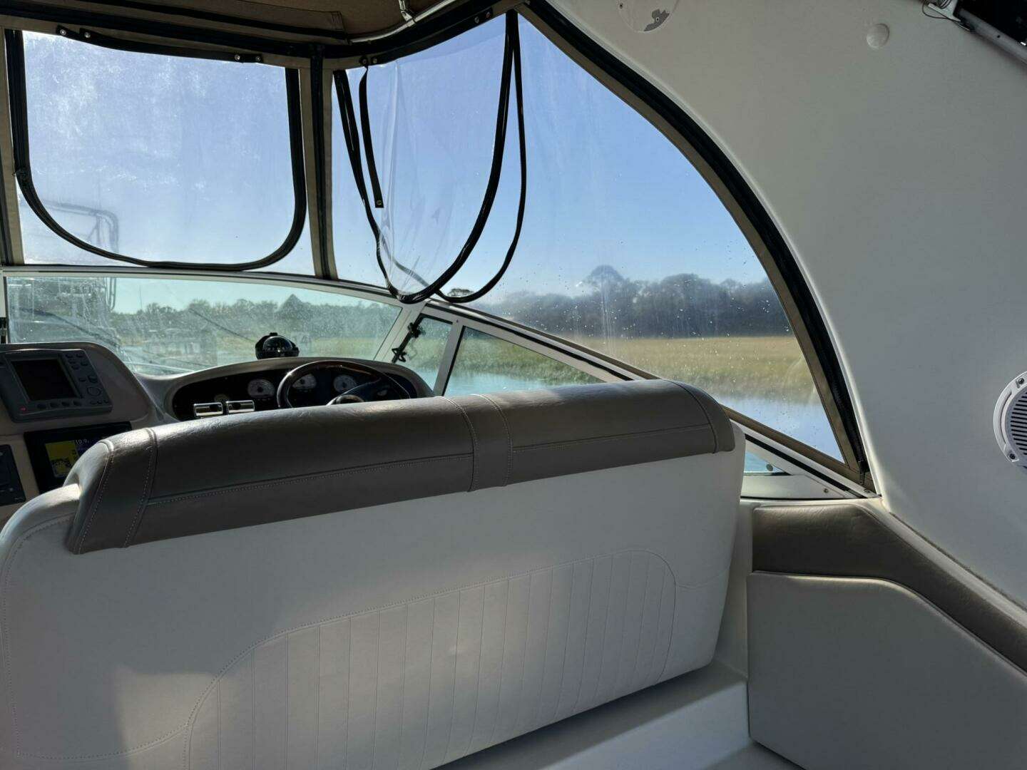 2003 Cruisers Yachts 3772 - Image 23