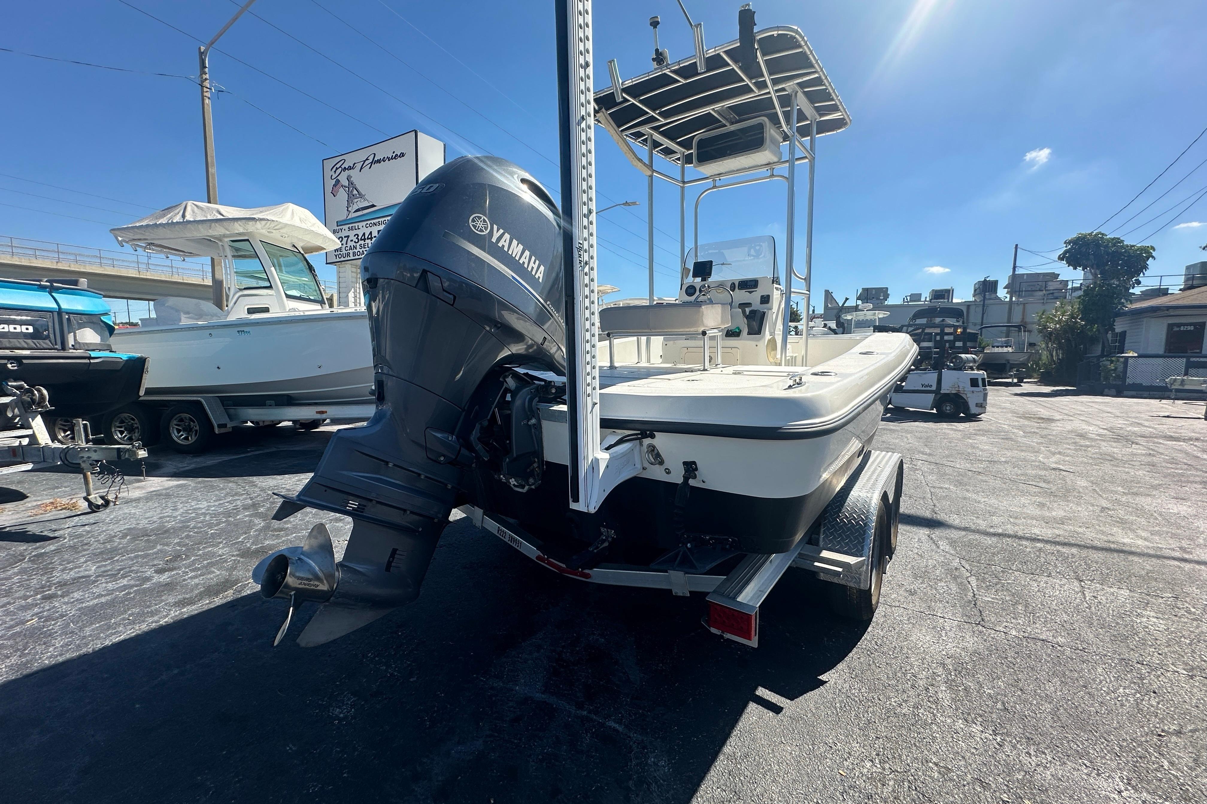 2003 Hydra-Sports 19 Bay Bolt boat with Yamaha outboard motor on trailer.