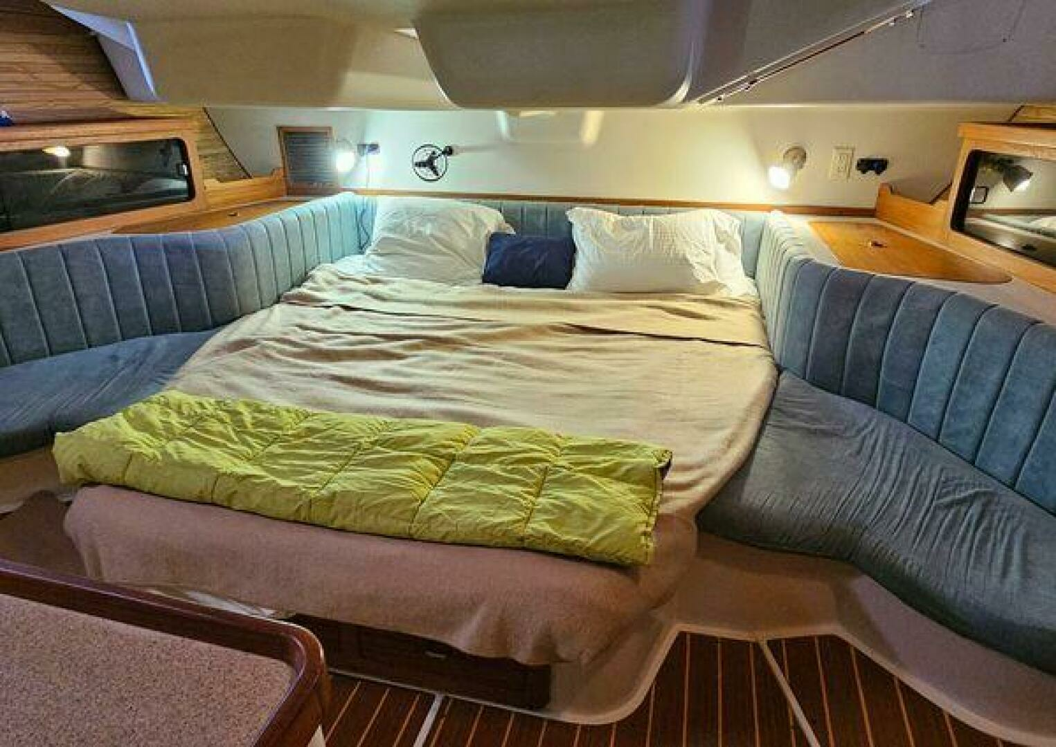 1995 Catalina 400 - Image 30