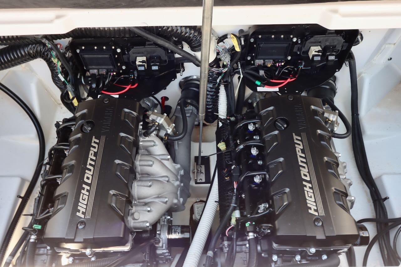 2023 Yamaha Boats AR250 high output engines in a sleek, modern design.