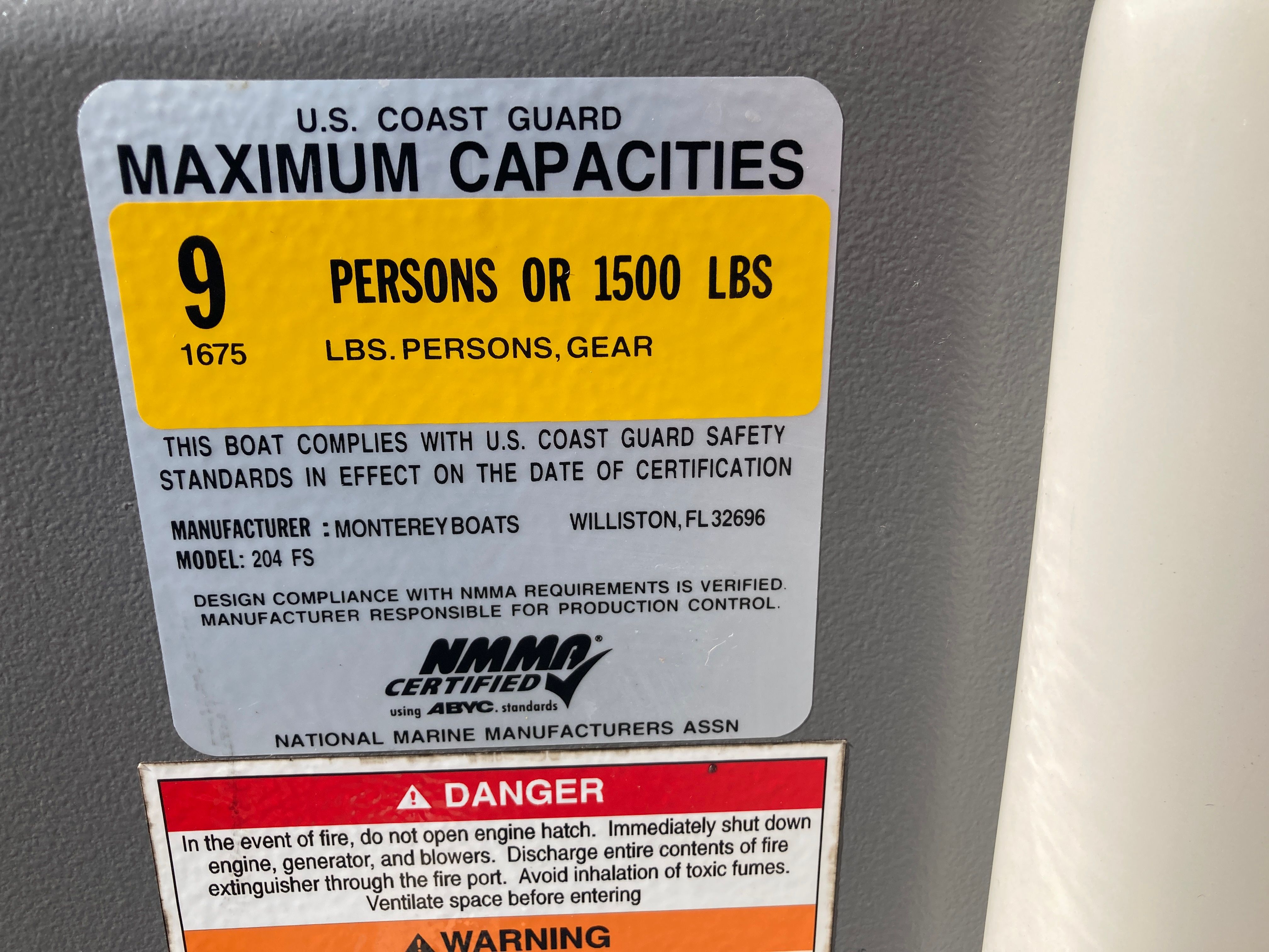 US Coast Guard capacity label for Monterey 204FS boat, 9 persons or 1500 lbs.