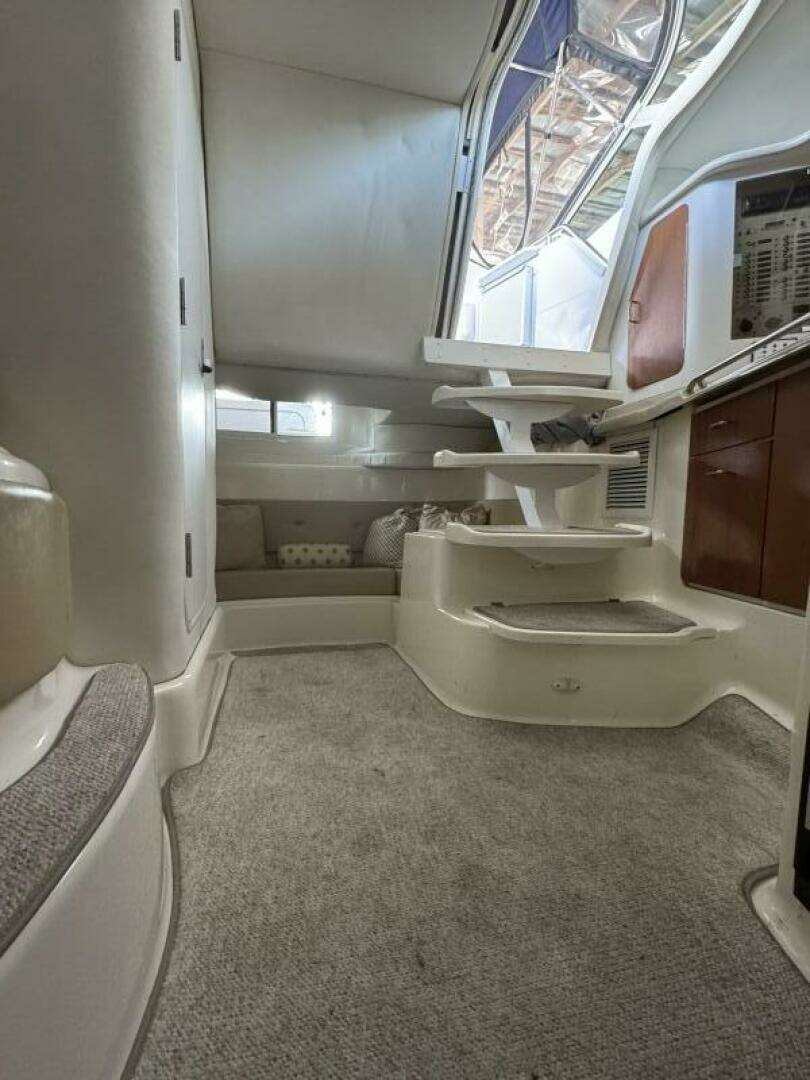 2002 Chris-Craft 328 - Image 8