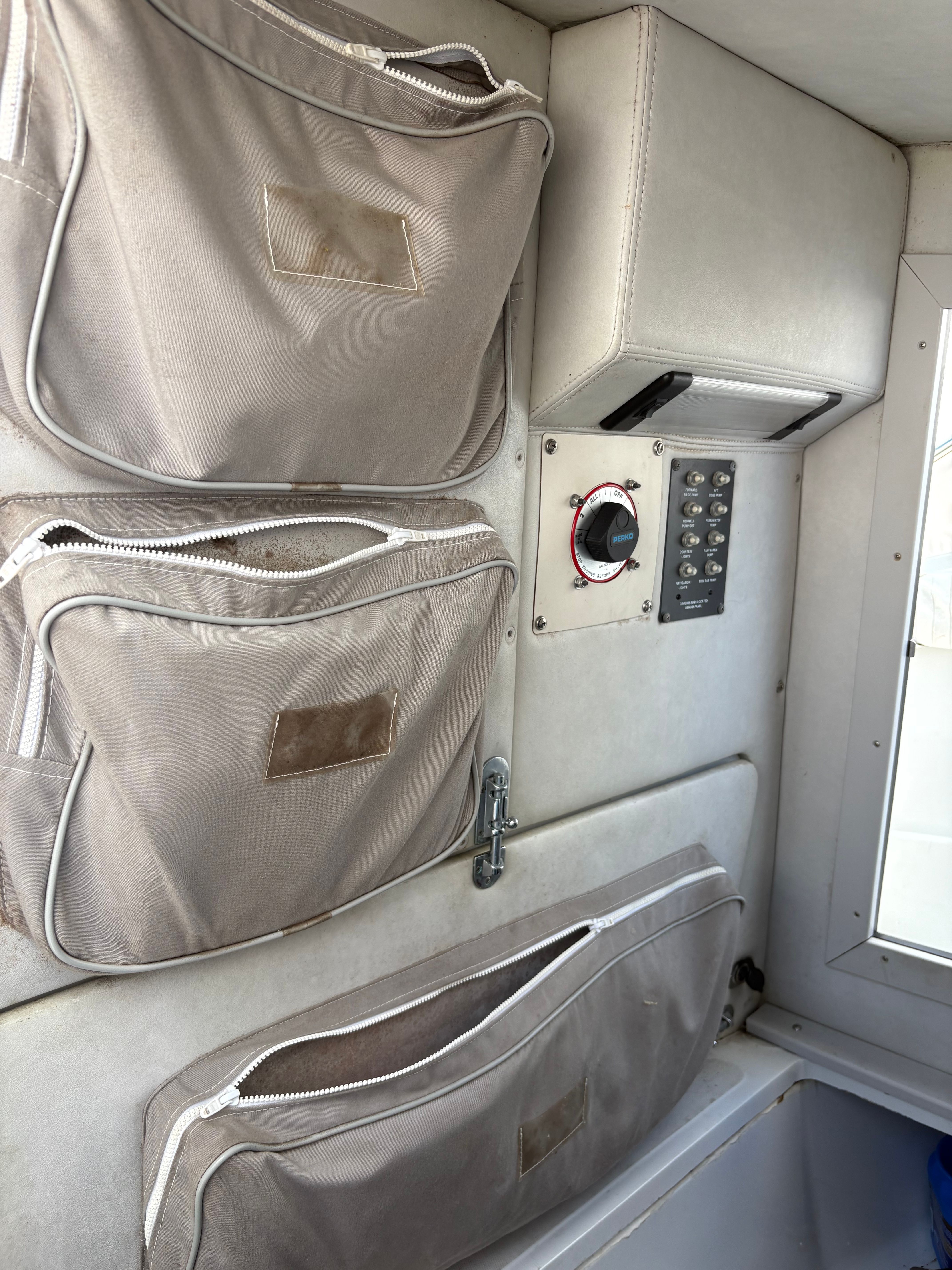 1994 Boston Whaler 24 Outrage - 9