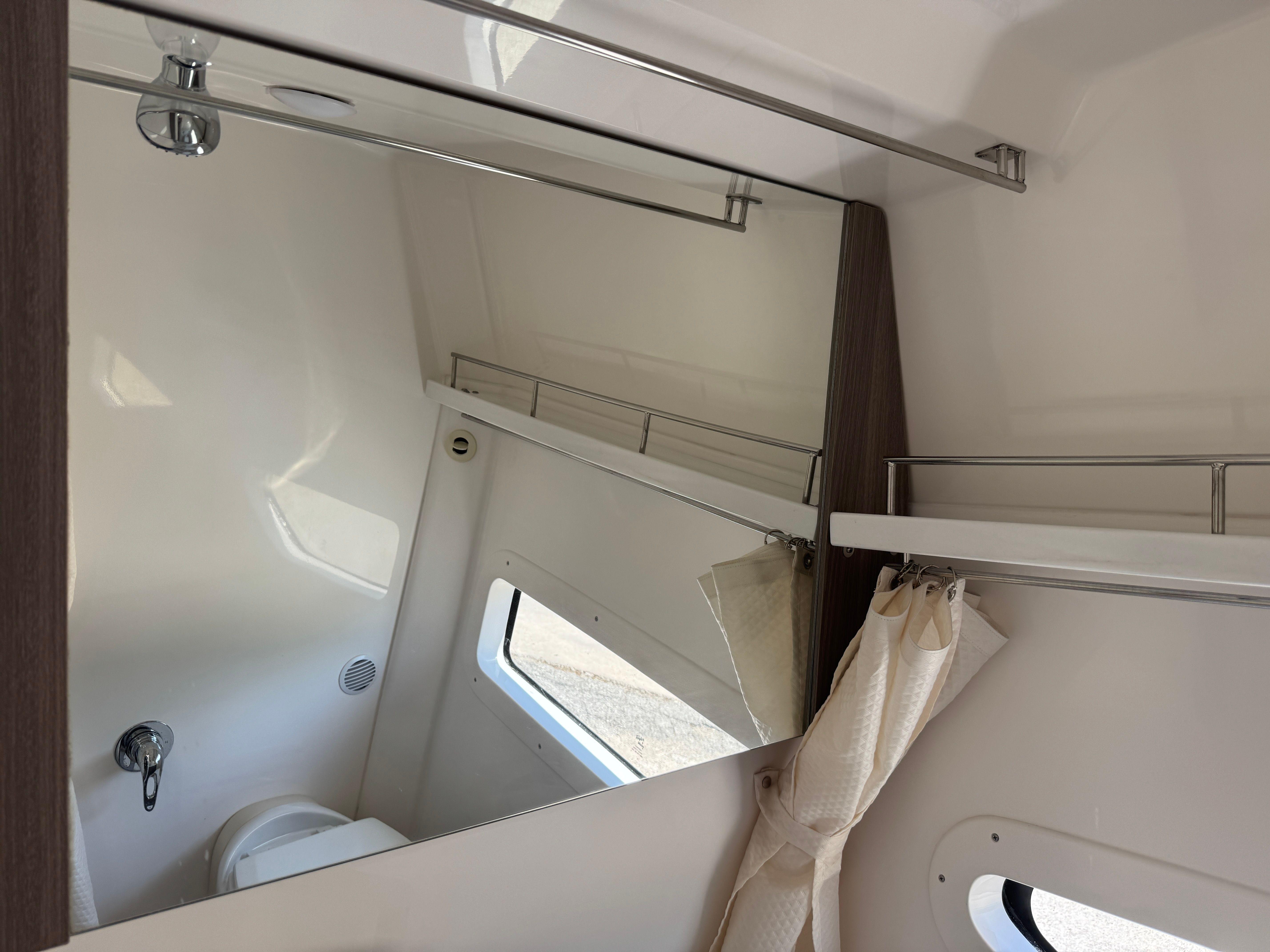 2023 REGAL 33 EXPRESS - Image 31