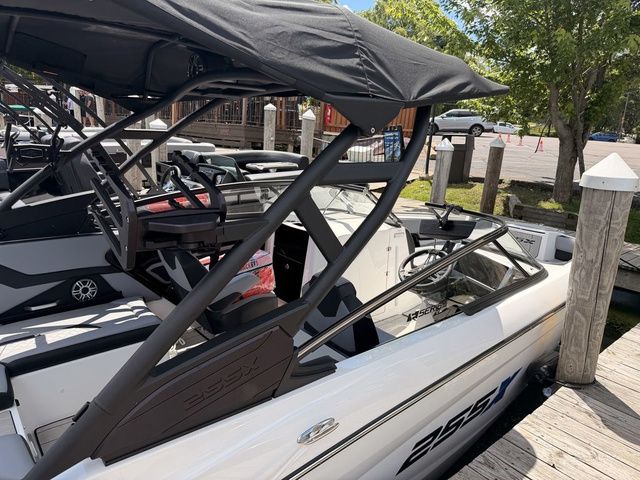 2026 Yamaha Boats 255XE - 6