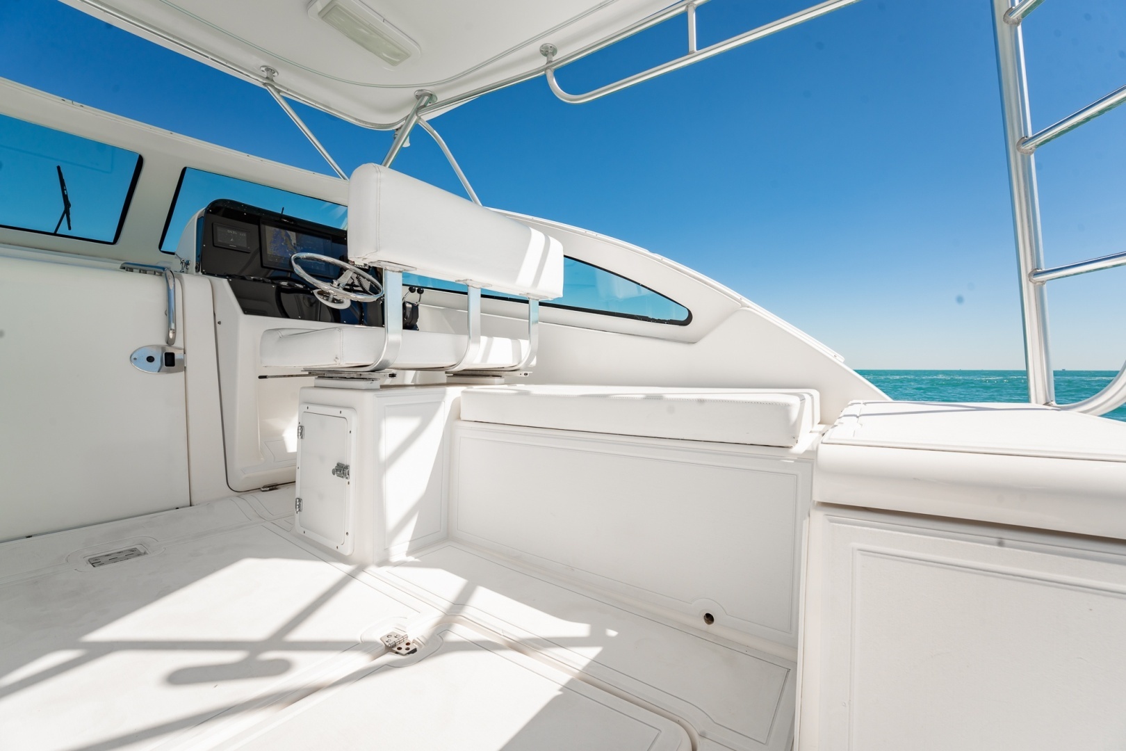 2004 Luhrs 320 Open - Image 17