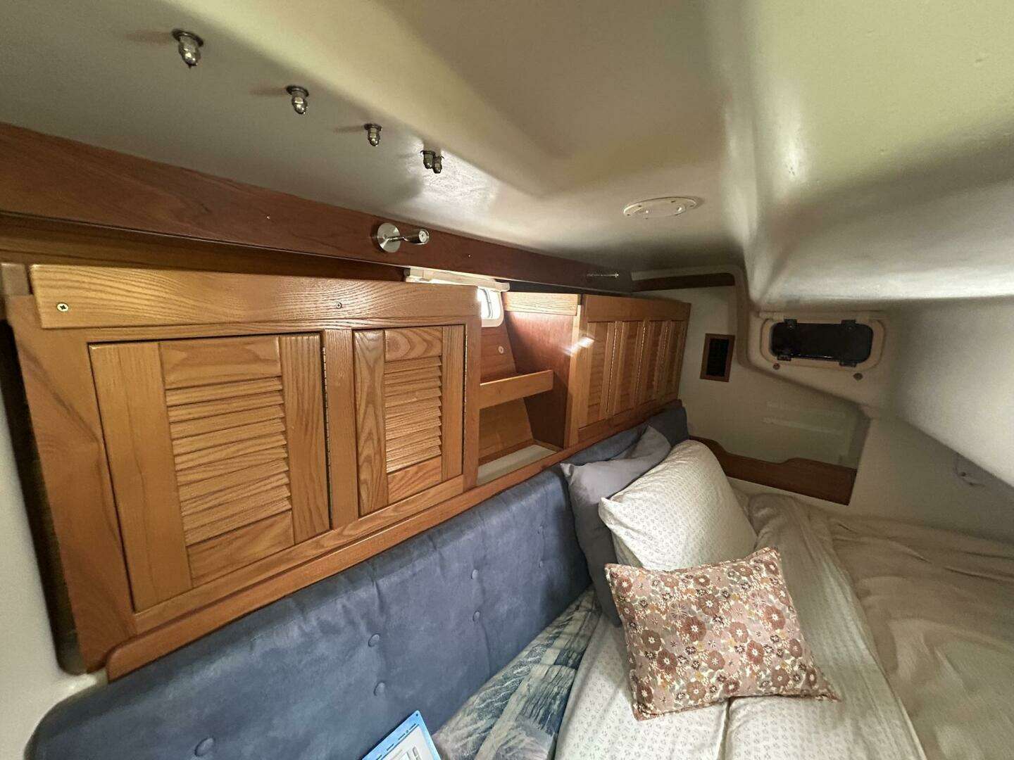 1995 Catalina 320 - Image 16