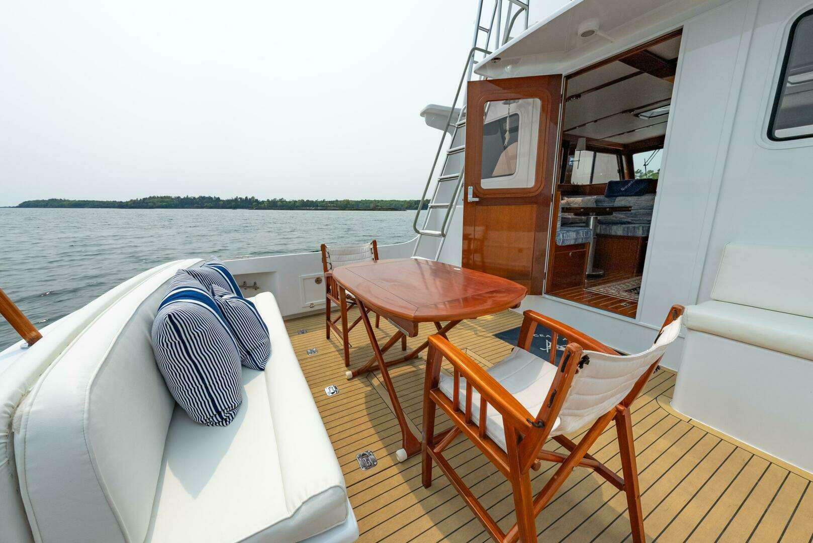 2019 Lowell Flybridge - Image 18