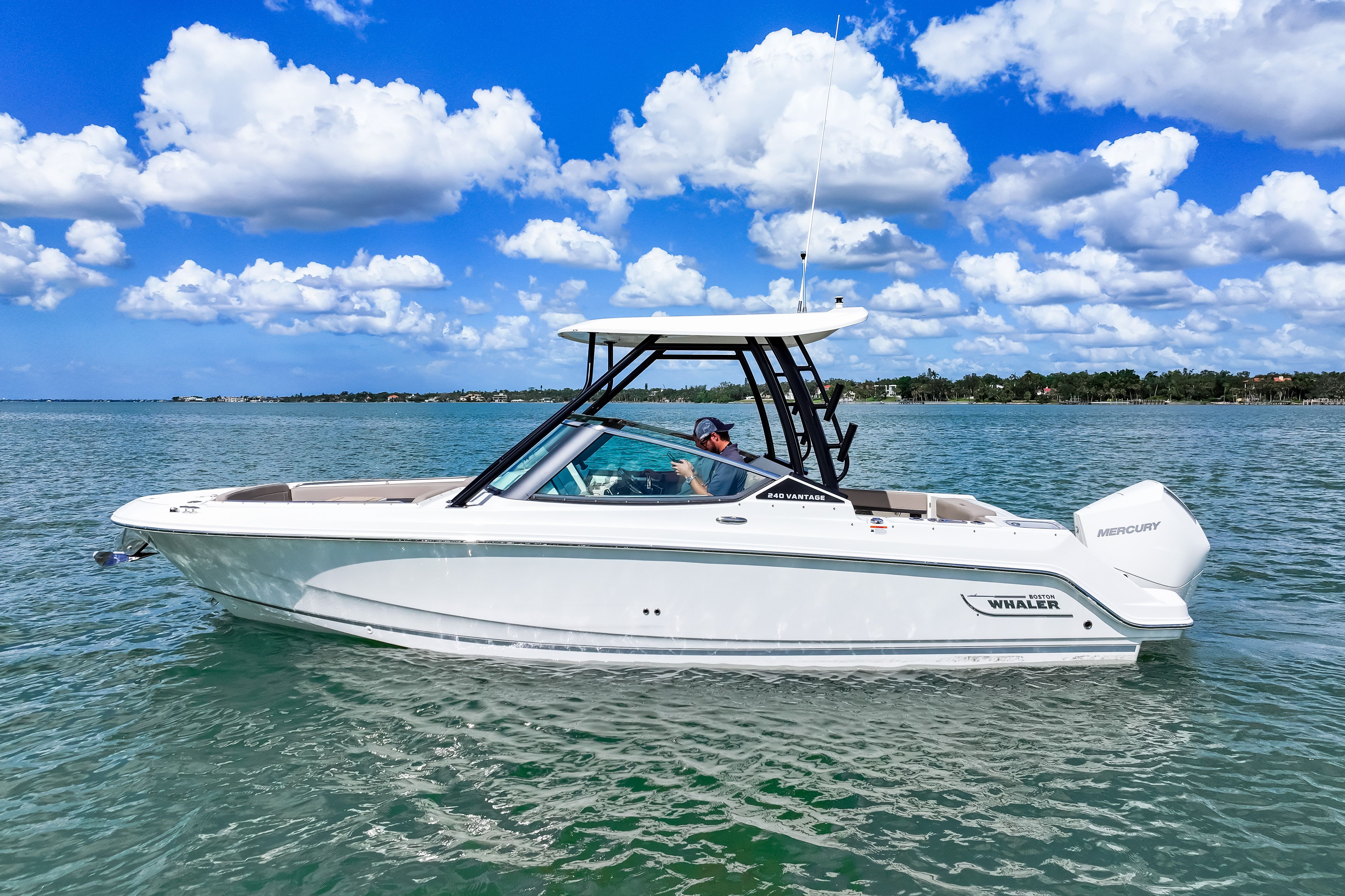2026 Boston Whaler 240 Vantage