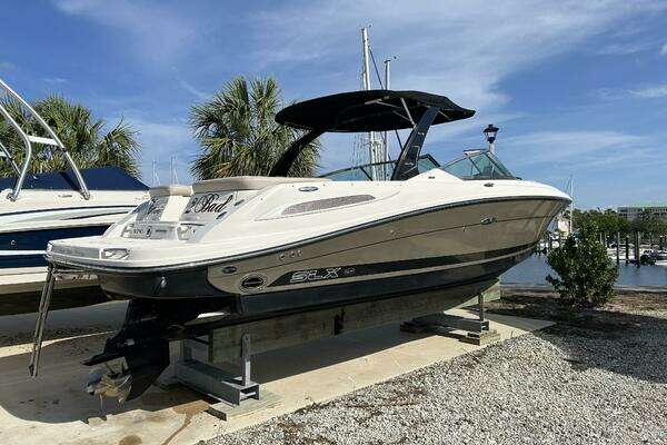 2013 Sea Ray 270 SLX