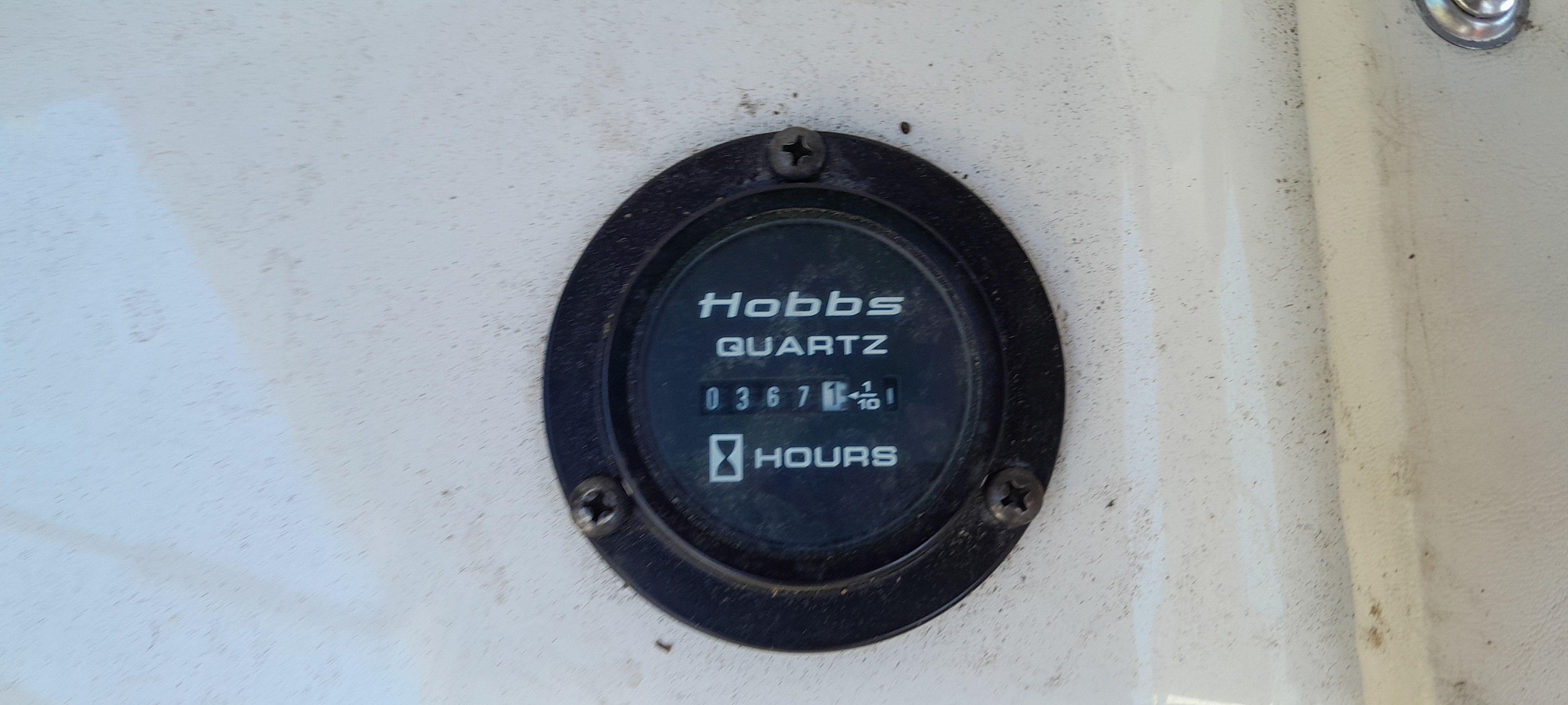 Hobbs Quartz hour meter on a 1995 Four Winns 205 Sundowner.