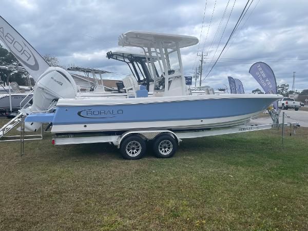 2026 Robalo 246 Cayman