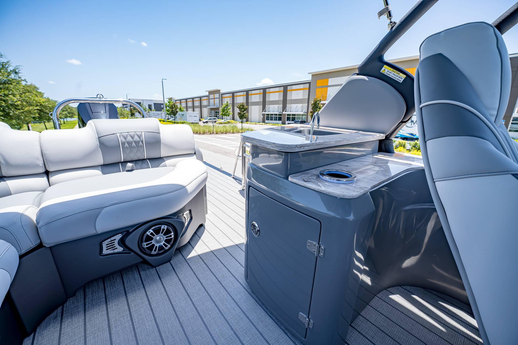 2025 Tahoe Pontoon Grand Tahoe LTD Elite Windshield - 16
