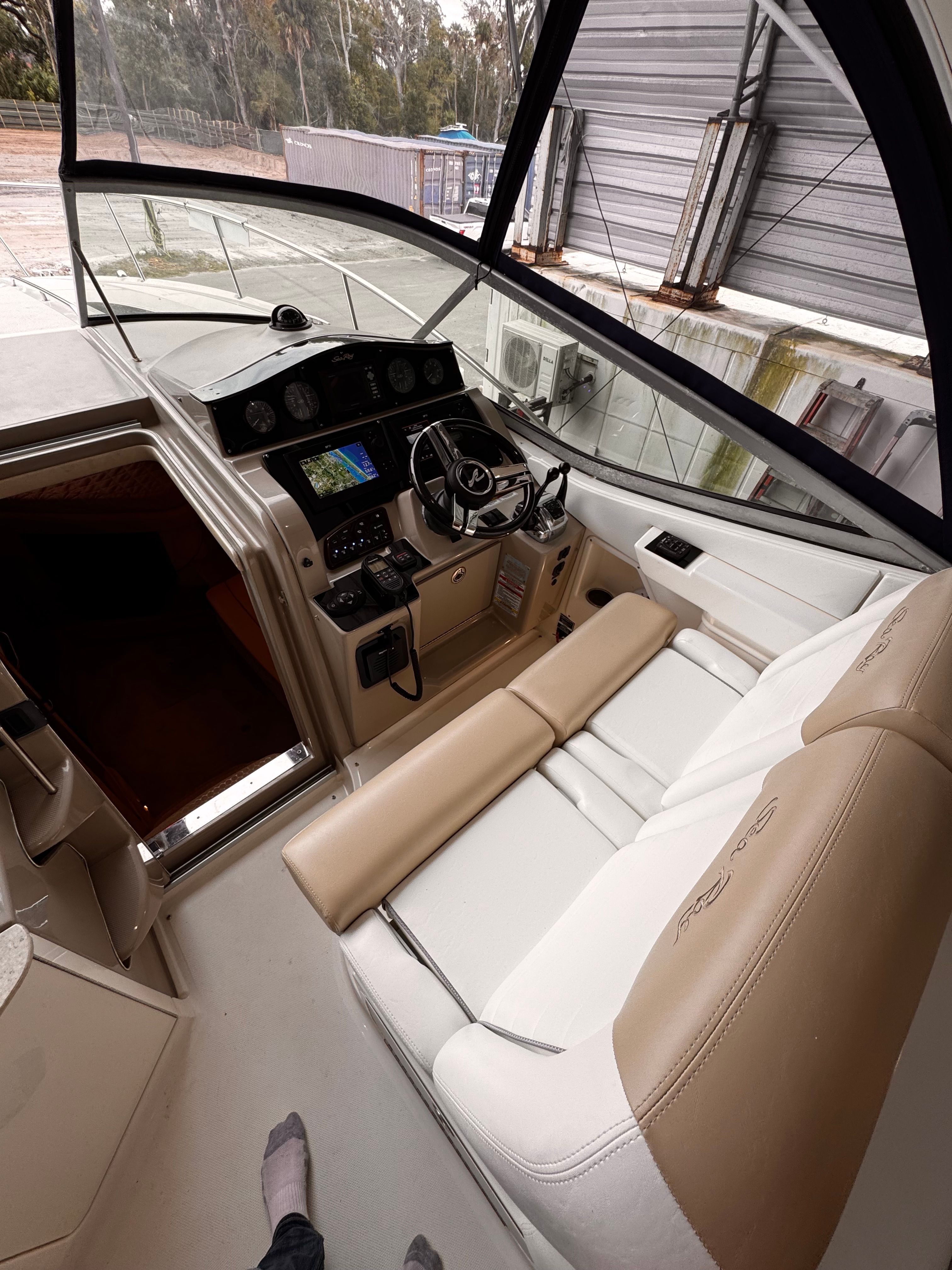 2008 Sea Ray Sundancer 310 - 14