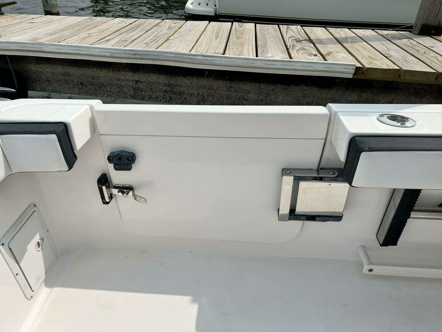 2012 Everglades 350 LX - Image 39