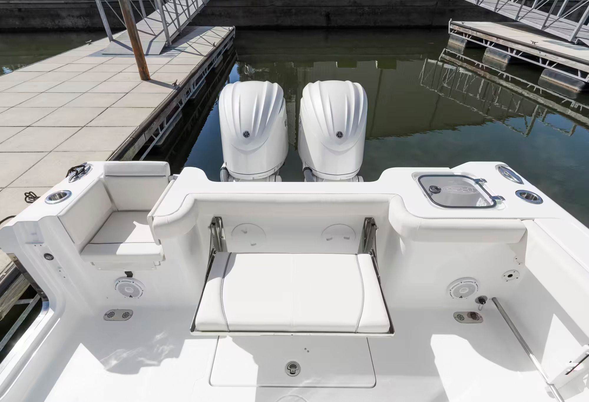 2027 Sea Hunt Gamefish 28 Coffin Box - 16