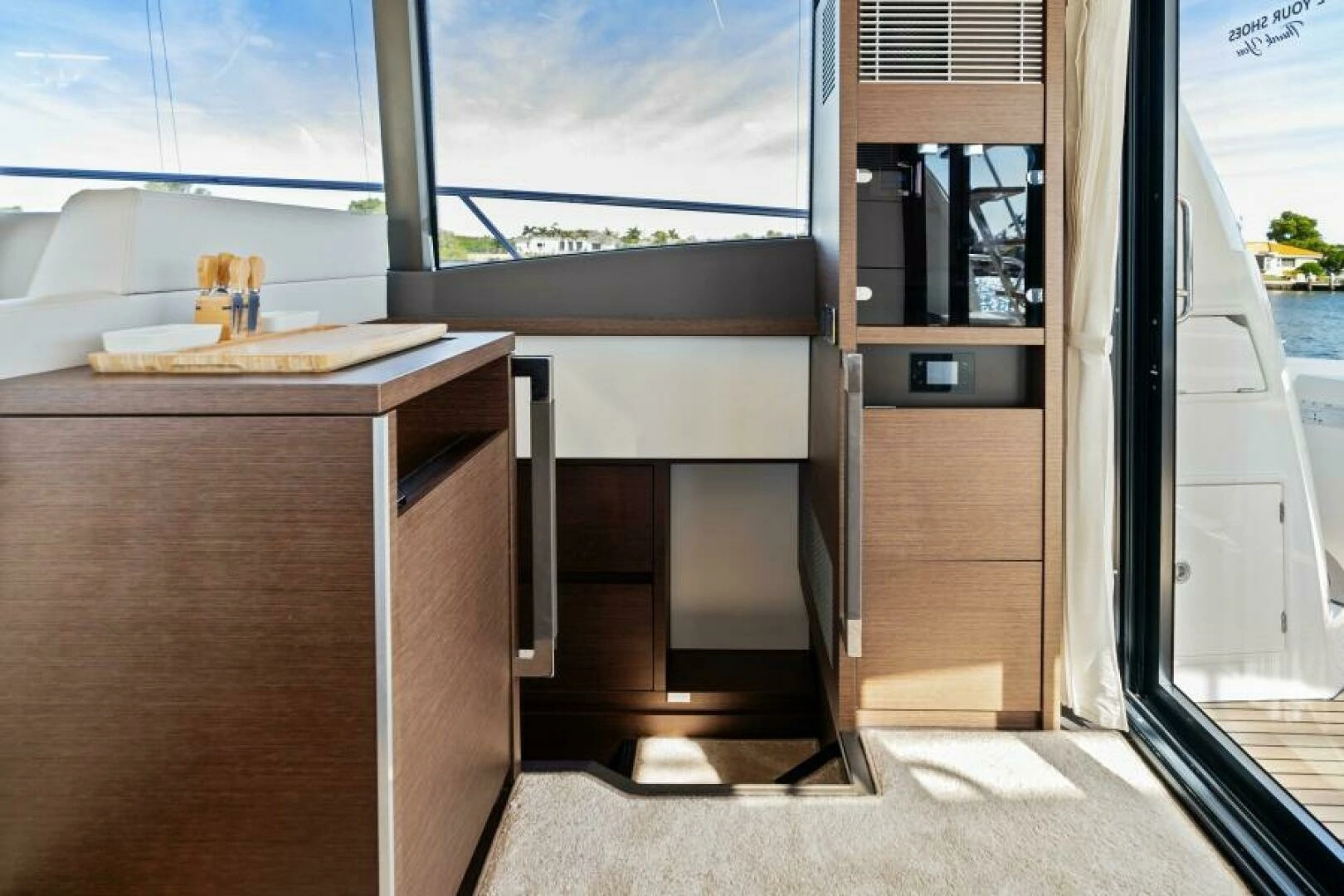 2020 Prestige 520 Flybridge - Image 21