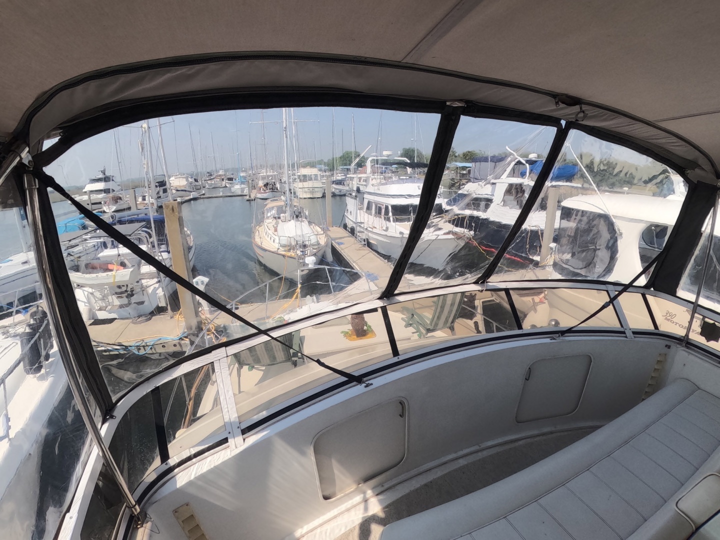 2000 Carver 406 Motor Yacht - Image 29